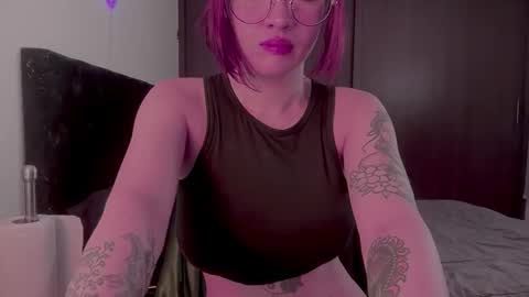 Snapshot of venicebtch666 chatting on 11-12-25, 11:54 Lanna online show from 11-12-25, 11:54