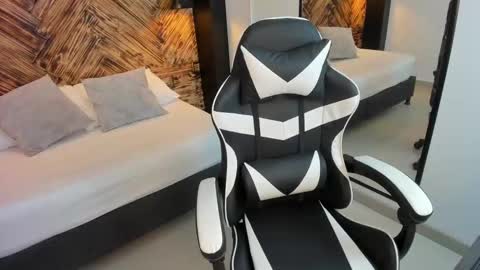 Snapshot of vennus_black_ chatting on 09-19-25, 07:58 V E N U S online show from 09-19-25, 07:58