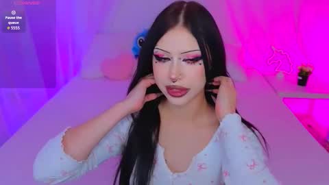 Snapshot of venomeowww_ chatting on 11-04-25, 03:16 Vivian online show from 11-04-25, 03:16