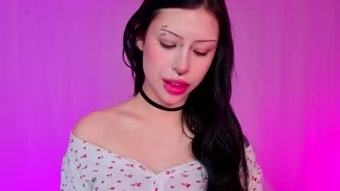 Snapshot of venomeowww_ chatting on 11-25-25, 04:12 Vivian online show from 11-25-25, 04:12