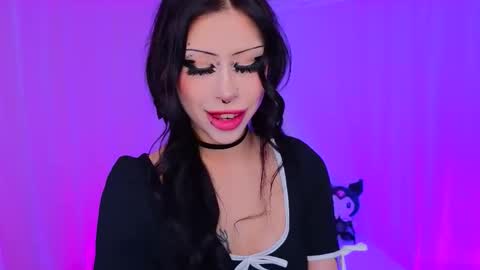 Snapshot of venomeowww_ chatting on 11-26-25, 03:40 Vivian online show from 11-26-25, 03:40