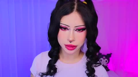 Snapshot of venomeowww_ chatting on 11-30-25, 04:27 Vivian online show from 11-30-25, 04:27