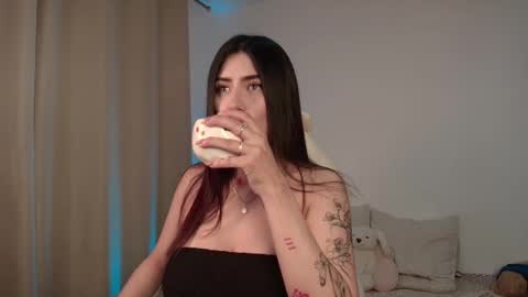 Snapshot of venus_art11 chatting on 11-18-25, 01:44 venus_art11 online show from 11-18-25, 01:44