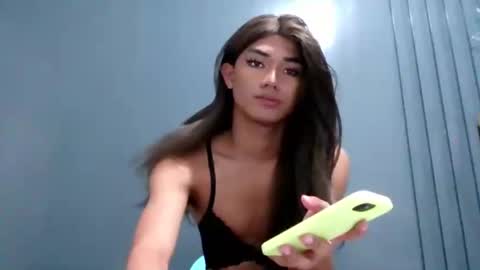 Snapshot of venus_cum18 chatting on 12-21-25, 10:06 VenusDelicious online show from 12-21-25, 10:06