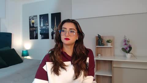 Snapshot of venus_steffen chatting on 09-16-25, 12:28 Mia online show from 09-16-25, 12:28