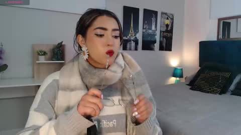 Snapshot of venus_steffen chatting on 10-06-25, 12:24 Mia online show from 10-06-25, 12:24