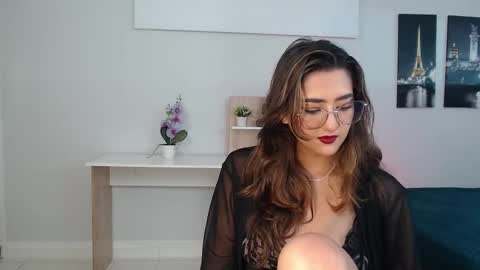 Snapshot of venus_steffen chatting on 10-28-25, 01:14 Mia online show from 10-28-25, 01:14