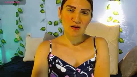 Snapshot of venus_swet chatting on 05-25-26, 04:02 Catalina online show from 05-25-26, 04:02
