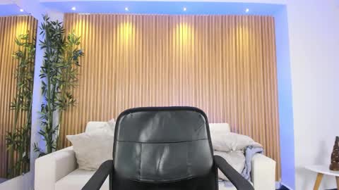 Venus Cooper Everyday From 1400 to 2200 Col Time online show from 11-15-25, 08:38