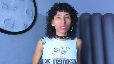 Snapshot of venuss_03 chatting on 09-24-25, 03:43 venuss_03 online show from 09-24-25, 03:43