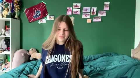 Mila online show from 06-09-26, 10:49