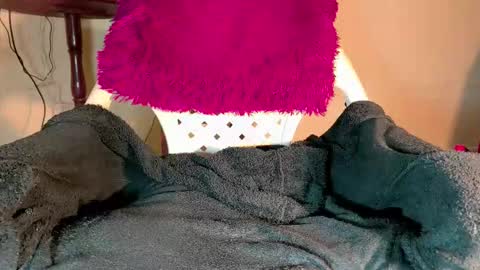 Snapshot of venustrav chatting on 11-10-25, 01:37 Venus online show from 11-10-25, 01:37