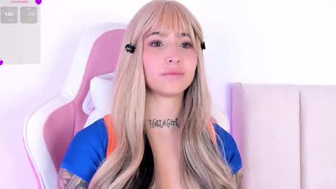 Snapshot of venusvan chatting on 10-28-25, 01:25 Shelly online show from 10-28-25, 01:25