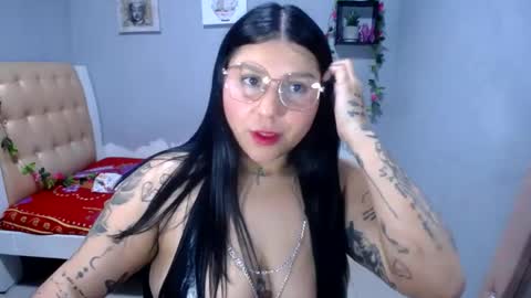 Snapshot of venuswilliamx chatting on 07-11-26, 02:47 venus online show from 07-11-26, 02:47