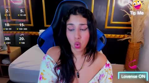 Snapshot of venuz_lee chatting on 02-17-25, 01:10 Nice to greet you my name is Vanessa online show from 02-17-25, 01:10