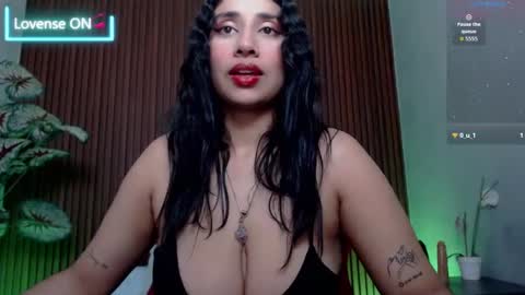 Snapshot of venuz_lee chatting on 10-04-25, 01:42 Nice to greet you my name is Vanessa online show from 10-04-25, 01:42