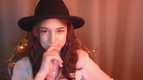 Snapshot of veralush chatting on 11-04-25, 01:54 Una online show from 11-04-25, 01:54