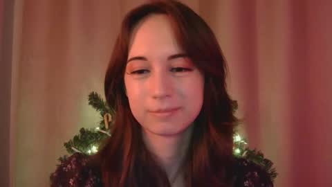 Snapshot of veralush chatting on 12-17-25, 12:44 Una online show from 12-17-25, 12:44