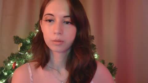 Snapshot of veralush chatting on 12-18-25, 12:33 Una online show from 12-18-25, 12:33