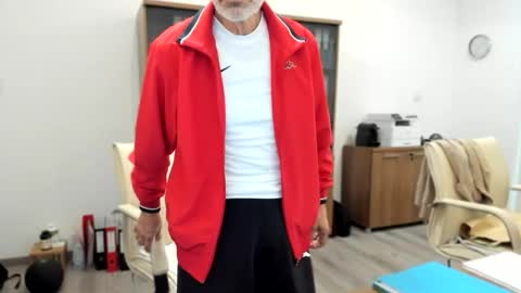 Snapshot of verifly chatting on 12-17-25, 12:33 Victor online show from 12-17-25, 12:33