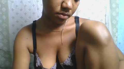 Snapshot of verolla31 chatting on 10-17-25, 04:09 verolla31 online show from 10-17-25, 04:09