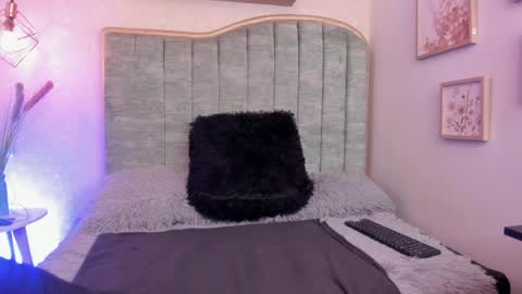 Snapshot of veronaburton chatting on 04-06-26, 01:34 veronaburton online show from 04-06-26, 01:34