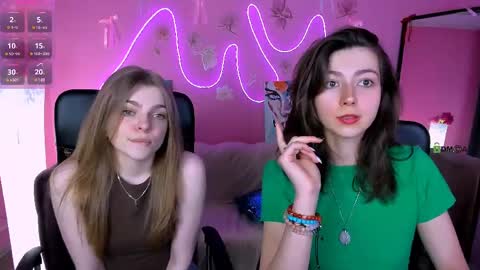 Snapshot of veronica_bubble chatting on 05-14-26, 07:31 Ronni online show from 05-14-26, 07:31