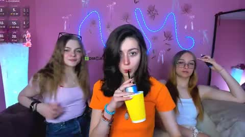 Snapshot of veronica_bubble chatting on 05-15-26, 07:21 Ronni online show from 05-15-26, 07:21