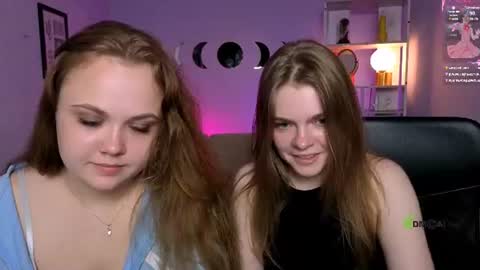 Snapshot of veronica_bubble chatting on 06-11-26, 12:32 Ronni online show from 06-11-26, 12:32