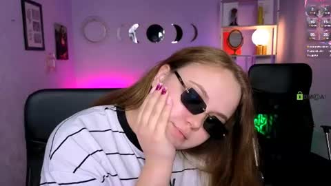 Snapshot of veronica_bubble chatting on 06-11-26, 03:04 Ronni online show from 06-11-26, 03:04