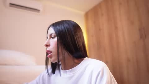 Veronica online show from 02-03-26, 02:33