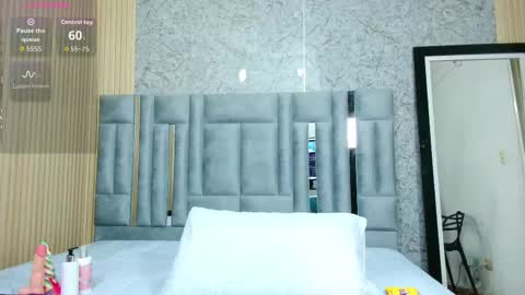 Veronica online show from 10-24-25, 12:56