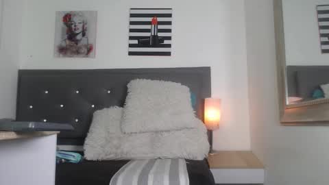 Snapshot of veronica_santanaa chatting on 02-18-26, 04:25 Veronica online show from 02-18-26, 04:25