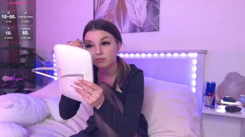 Snapshot of veronicaleal_ chatting on 10-13-25, 09:53 Vivi online show from 10-13-25, 09:53