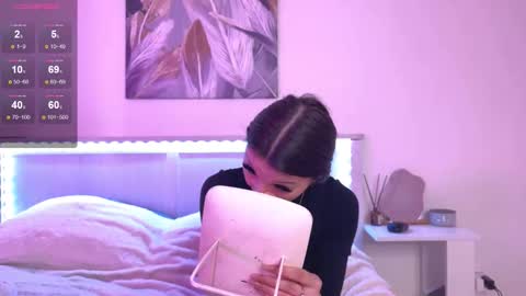 Snapshot of veronicaleal_ chatting on 10-17-25, 10:18 Vivi online show from 10-17-25, 10:18