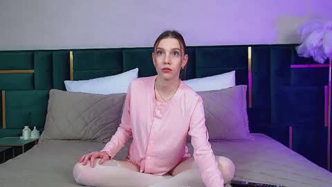 Snapshot of veronicavance chatting on 11-26-25, 06:09 Veronica online show from 11-26-25, 06:09