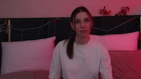 Snapshot of veronicavance chatting on 12-22-25, 06:21 Veronica online show from 12-22-25, 06:21