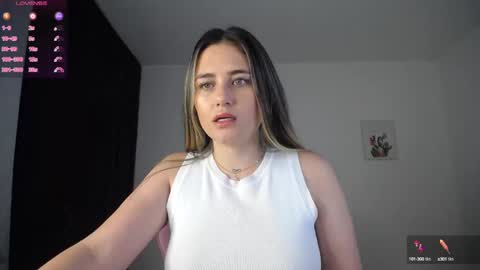 Snapshot of veronika__winslow_ chatting on 10-02-25, 10:55 Vero online show from 10-02-25, 10:55