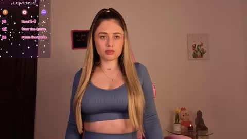 Snapshot of veronika__winslow_ chatting on 10-09-25, 06:22 Vero online show from 10-09-25, 06:22