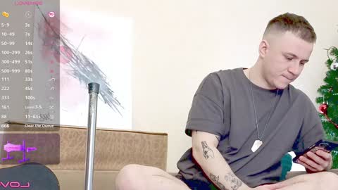 Snapshot of vers_gay chatting on 12-08-24, 10:30 Ethan online show from 12-08-24, 10:30