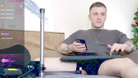 Snapshot of vers_gay chatting on 12-15-24, 10:39 Ethan online show from 12-15-24, 10:39