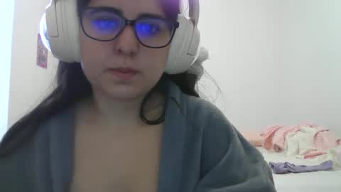 Snapshot of veruca99 chatting on 11-27-25, 12:18 veruca99 online show from 11-27-25, 12:18