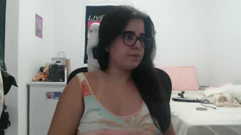 Snapshot of veruca99 chatting on 12-21-25, 01:02 veruca99 online show from 12-21-25, 01:02