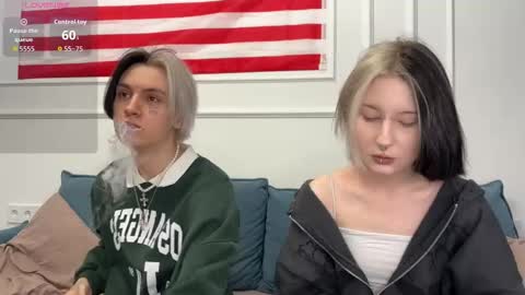 Snapshot of veryraretwins chatting on 01-06-26, 11:40 veryraretwins online show from 01-06-26, 11:40