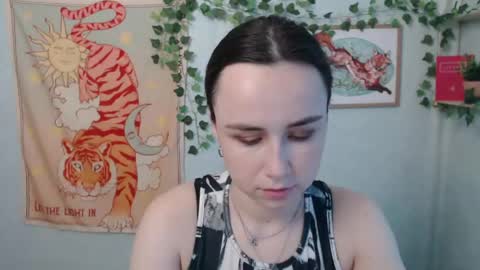 Snapshot of veryveryvery_shy chatting on 05-25-26, 05:35 veryveryvery_shy online show from 05-25-26, 05:35