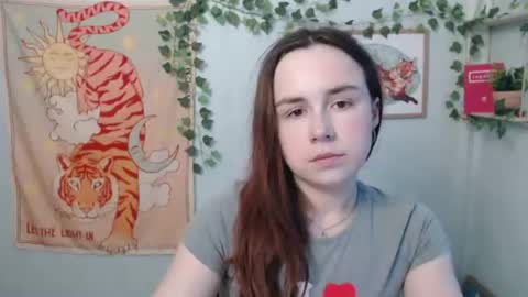 Snapshot of veryveryvery_shy chatting on 06-17-26, 05:43 veryveryvery_shy online show from 06-17-26, 05:43