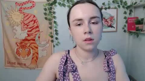 veryveryvery_shy online show from 06-22-26, 05:48