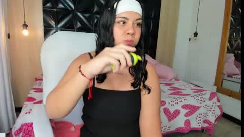 Snapshot of veyra_sereny chatting on 06-12-26, 10:30 Vanesaa online show from 06-12-26, 10:30