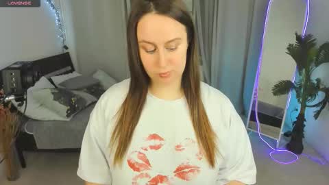 Snapshot of via_lattea_ chatting on 01-15-26, 11:04 Camilla online show from 01-15-26, 11:04