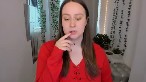 Snapshot of via_lattea_ chatting on 06-14-26, 05:09 Camilla online show from 06-14-26, 05:09